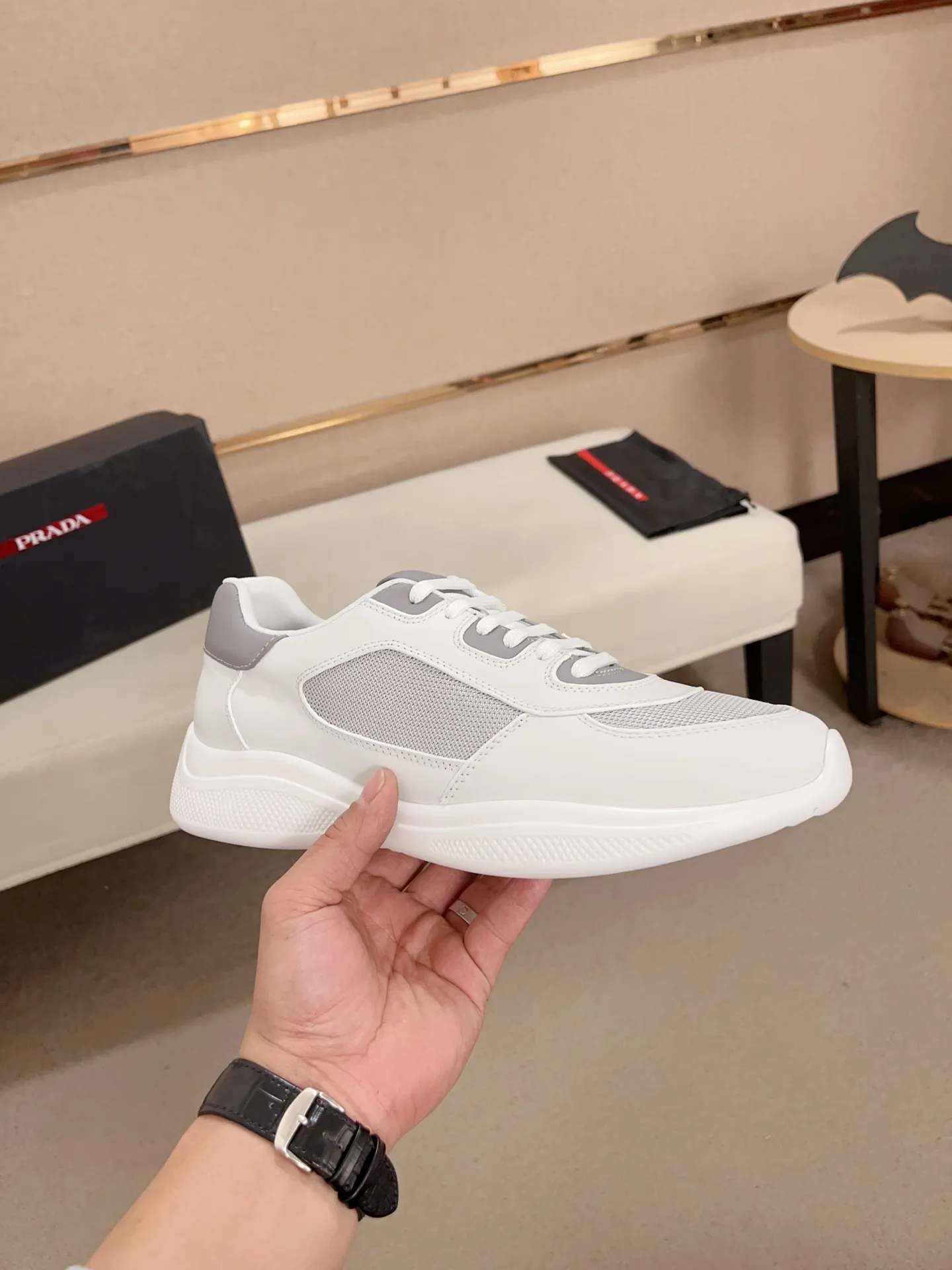 Men's shoes 💰 720💰 ✔️✔️✔️Top high version. High-quality new PRADA (Prada) counters are launched at the same time. The new men's shoes and 😘 fabrics are made of high-tech glue-making technology. Lining: Full cowhide lining. 👍🏿High-end☄️Open-molded non-slip rubber outsole, exquisite lines, simple and elegant, comfortable and high-end for leisure travel. Code number: 39 to 44 (can be customized 45-46-47, non-returnable)